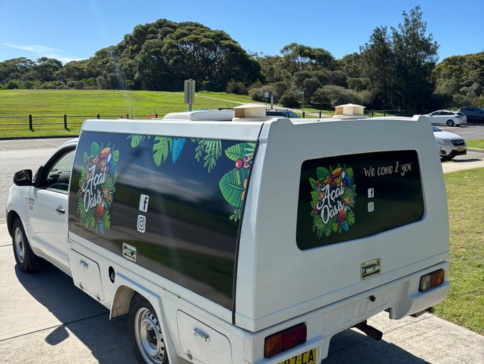 acai-oasis-mobile-food-truck-0