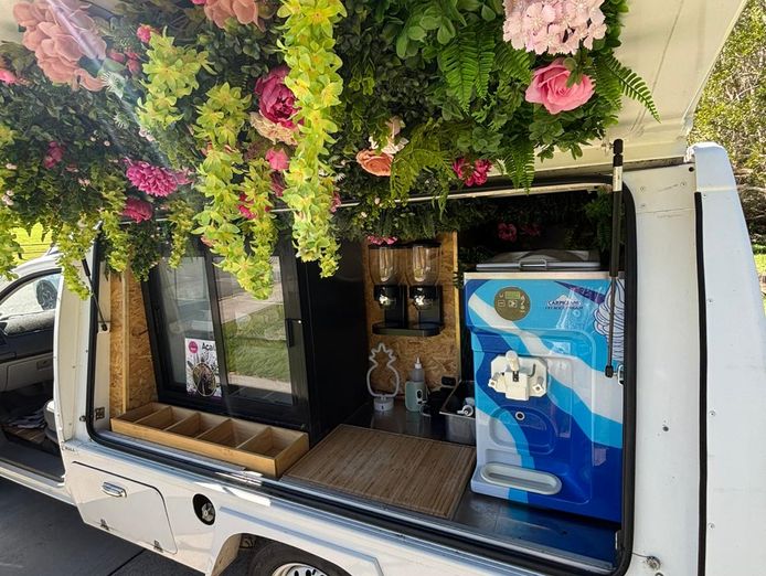 acai-oasis-mobile-food-truck-4