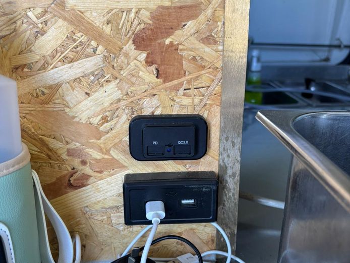 acai-oasis-mobile-food-truck-5