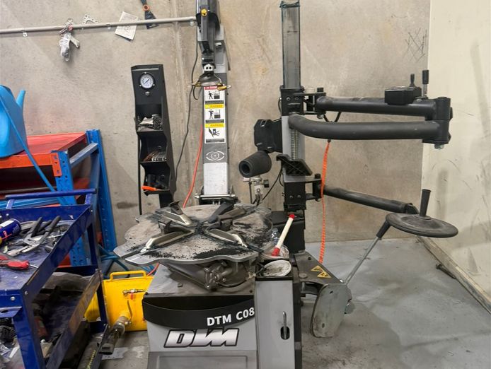 panel-beating-amp-smash-repairs-near-truganina-4