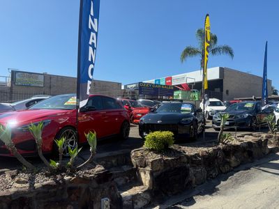 busy-used-car-dealership-7