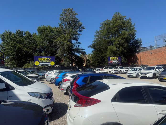 busy-used-car-dealership-8