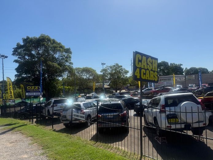 busy-used-car-dealership-2