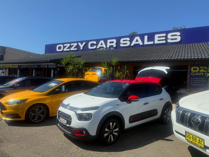 busy-used-car-dealership-0