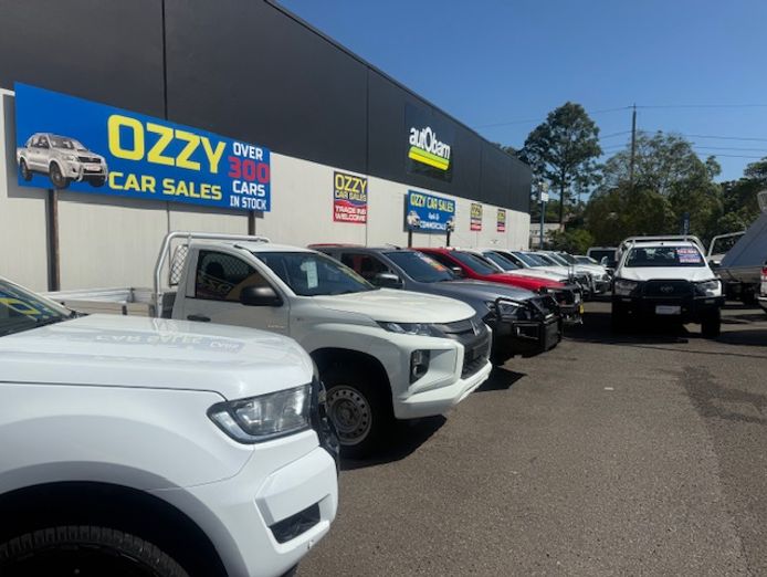 busy-used-car-dealership-3
