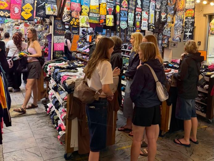 4-retail-shops-for-sale-cairns-night-markets-prime-location-1
