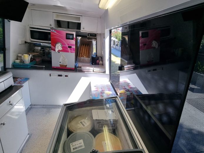 ice-cream-van-soft-serve-surf-swirl-5