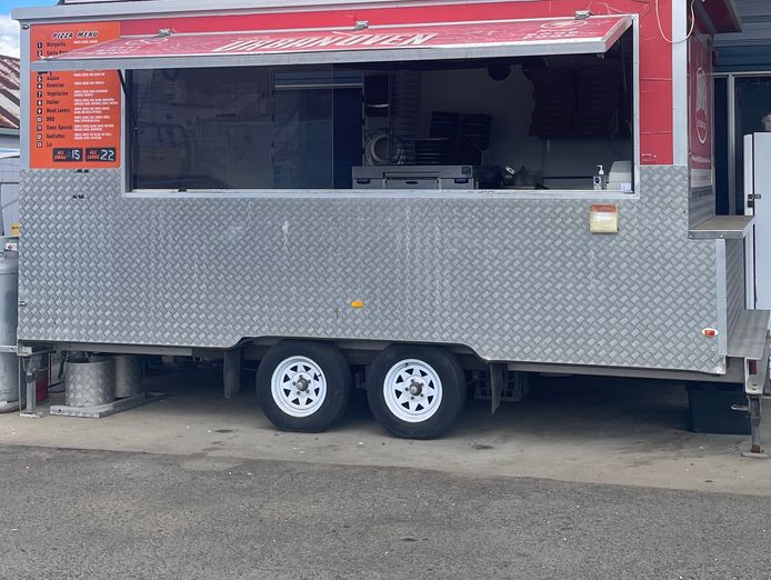 pizza-shop-food-truck-glengarry-0