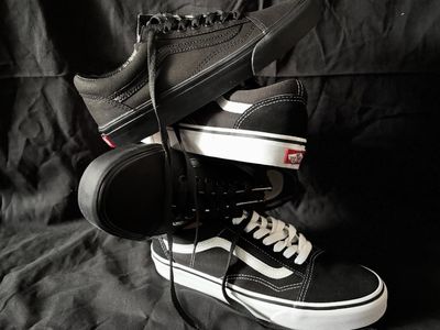 online-shoe-retailer-the-back-wall-for-sale-5