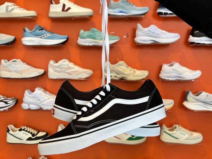 online-shoe-retailer-the-back-wall-for-sale-3