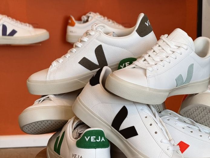 online-shoe-retailer-the-back-wall-for-sale-2