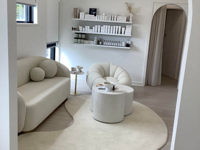 luxury-collective-beauty-space-wembley-location-plug-and-play-opportunity-0