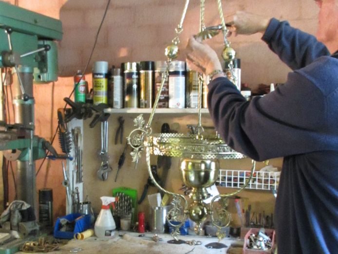 antique-and-vintage-lighting-restoration-business-6