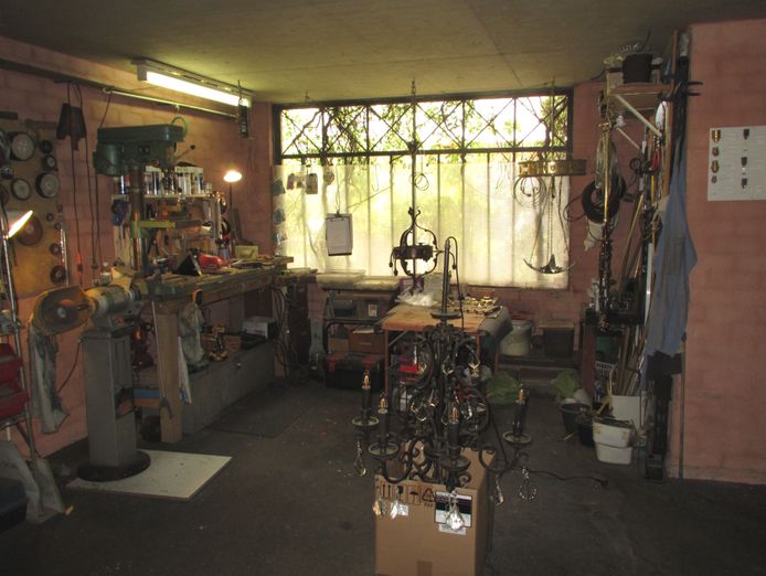 antique-and-vintage-lighting-restoration-business-0