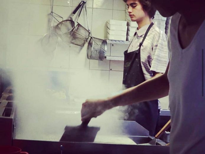 profitable-seafood-fish-chips-prime-coastal-location-2mins-walk-the-beach-6