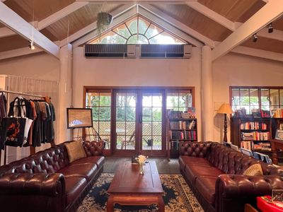 the-candle-quill-bookshop-1