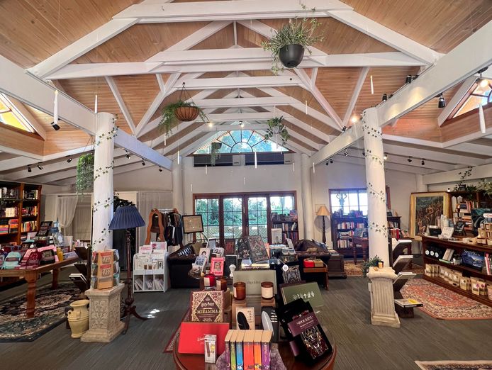 the-candle-quill-bookshop-5