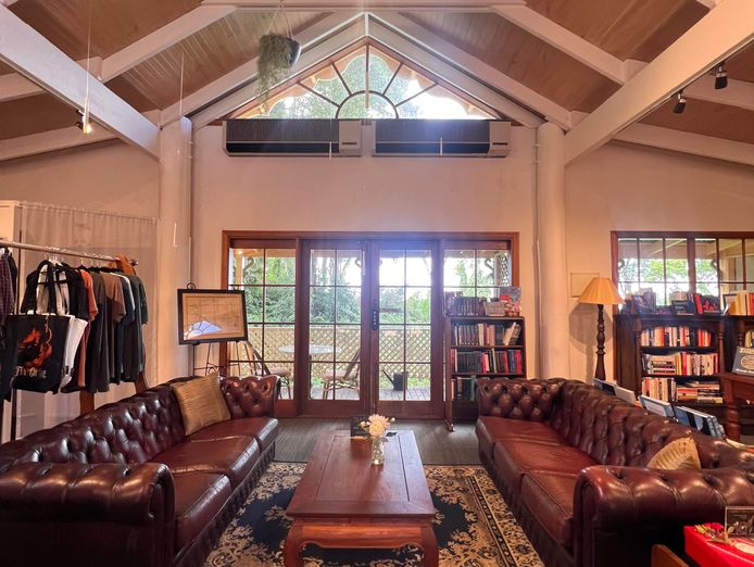 the-candle-quill-bookshop-1