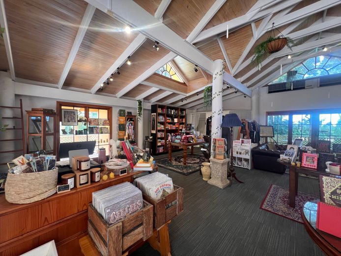 the-candle-quill-bookshop-2