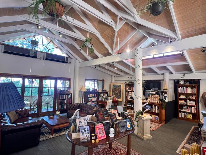 the-candle-quill-bookshop-0