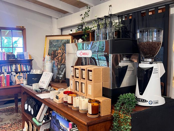 the-candle-quill-bookshop-3