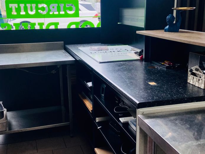 fully-equipped-commercial-kitchen-airport-west-walk-in-start-70k-ono-5