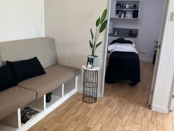 scalp-micropigmentation-clinic-cosmetic-tattoo-est-2015-inner-brisbane-5