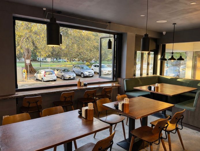 fully-equipped-restaurant-bar-low-rent-northbridge-with-liquor-license-6
