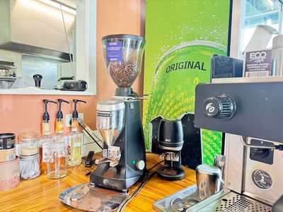 5-day-industrial-cafe-gold-coast-simple-owner-operator-opportunity-1