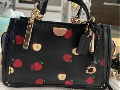 designer-authentic-bags-and-sunglasses-business-for-sale-2