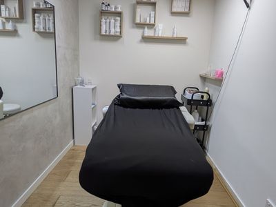 beauty-salon-2br-apartment-live-work-opportunity-3