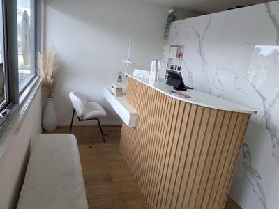 beauty-salon-2br-apartment-live-work-opportunity-1