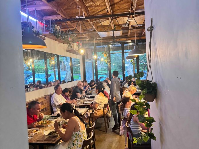 premium-italian-restaurant-pizzeria-tightly-held-upper-north-shore-location-1