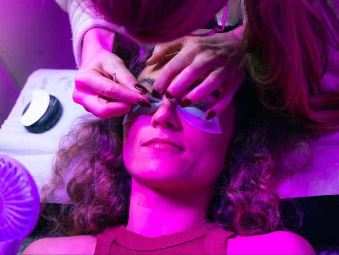 turnkey-beauty-opportunity-in-a-high-traffic-prime-location-0