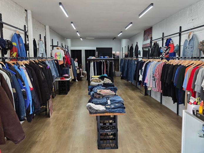 vintage-clothings-store-in-heart-of-fitzroy-melbourne-3