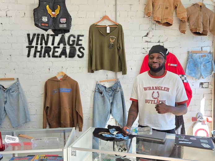 vintage-clothings-store-in-heart-of-fitzroy-melbourne-2