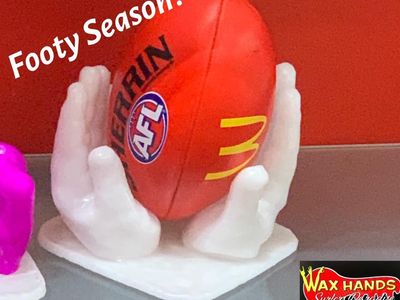 wax-hands-make-a-wax-mold-of-a-hand-in-wax-2