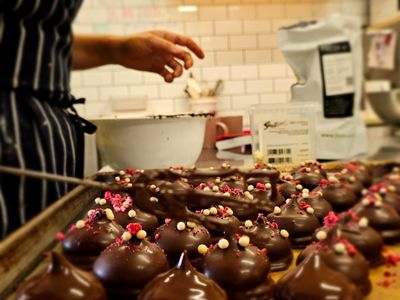 boutique-cake-cafe-380k-revenue-low-rent-profitable-4