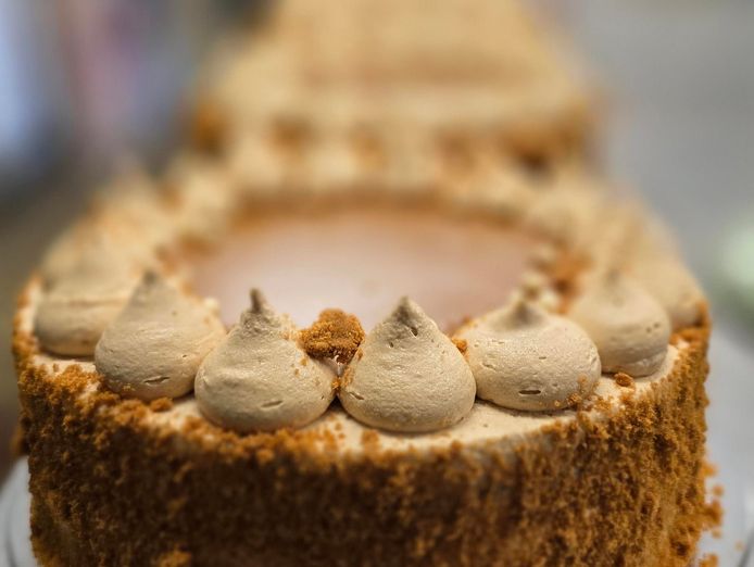 boutique-cake-cafe-380k-revenue-low-rent-profitable-0