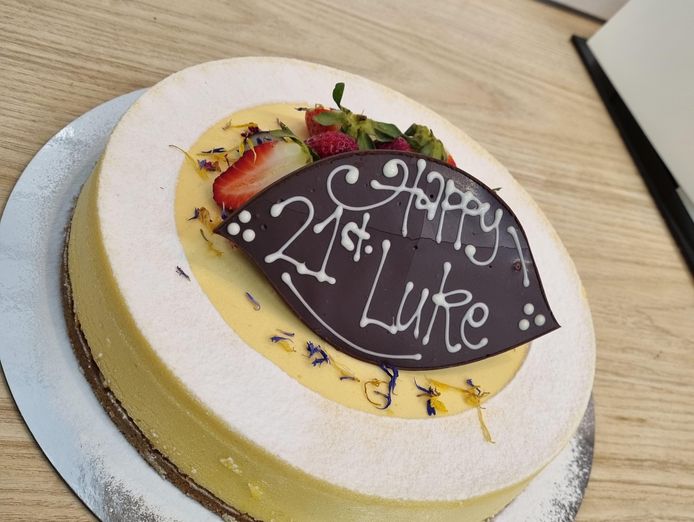 boutique-cake-cafe-380k-revenue-low-rent-profitable-3