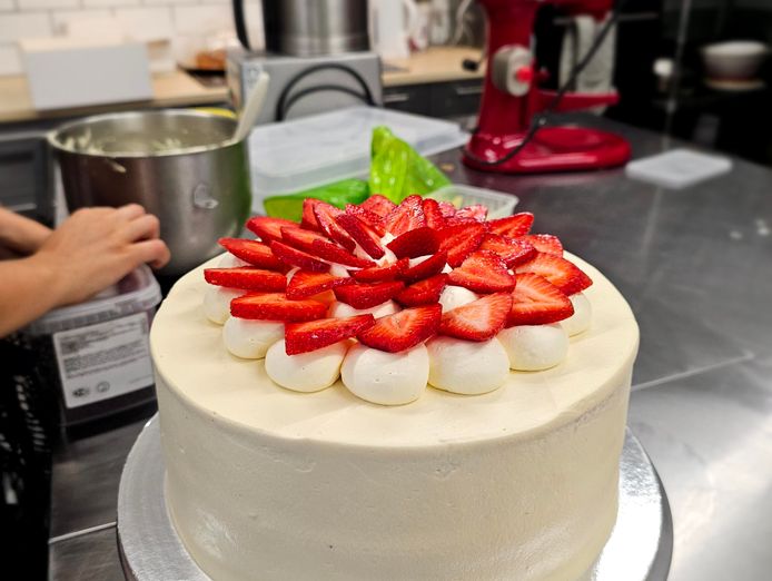 boutique-cake-cafe-380k-revenue-low-rent-profitable-2