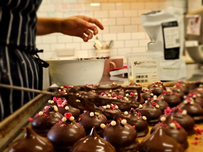 boutique-cake-cafe-380k-revenue-low-rent-profitable-4