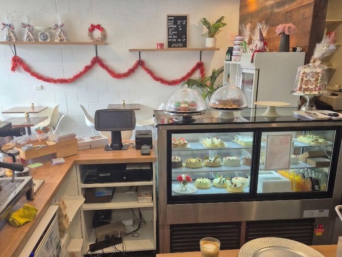 boutique-cake-cafe-380k-revenue-low-rent-profitable-8