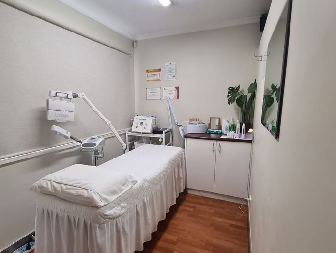 established-beauty-salon-including-equipment-with-database-for-sale-1