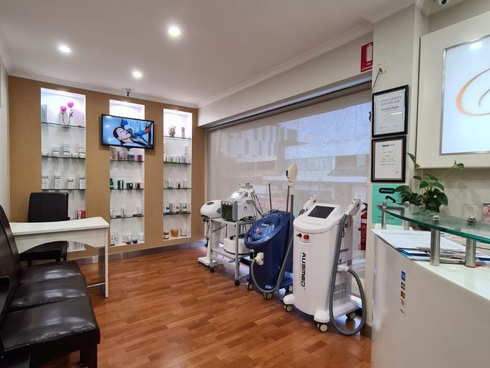 established-beauty-salon-including-equipment-with-database-for-sale-0