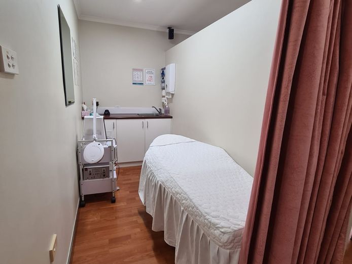 established-beauty-salon-including-equipment-with-database-for-sale-4
