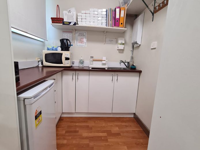 established-beauty-salon-including-equipment-with-database-for-sale-5