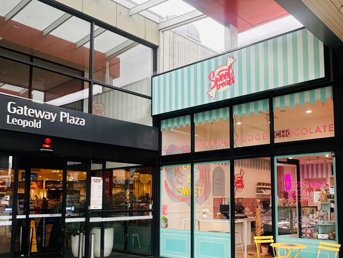 beautifully-presented-gelato-coffee-confectionery-gateway-leopold-1