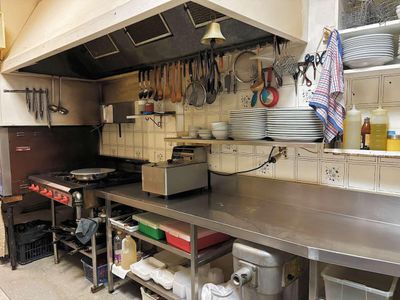 iconic-wollongong-pizzeria-for-sale-5