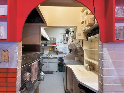 iconic-wollongong-pizzeria-for-sale-4